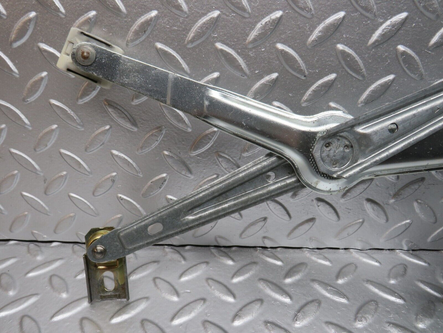 32308 Mercedes-Benz S124 300TE Wagon Front Left Power Window Regulator