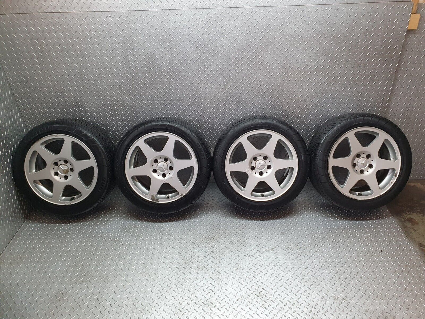 42632 Mercedes-Benz R129 320SL Alloy Wheel Set 8 1/4Jx17H2 ET34 1244011702