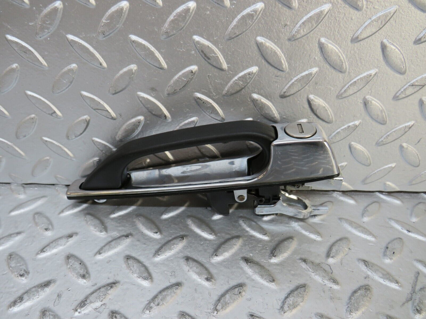 27053 Mercedes-Benz W123 280E Front Right Exterior Door Handle No Key