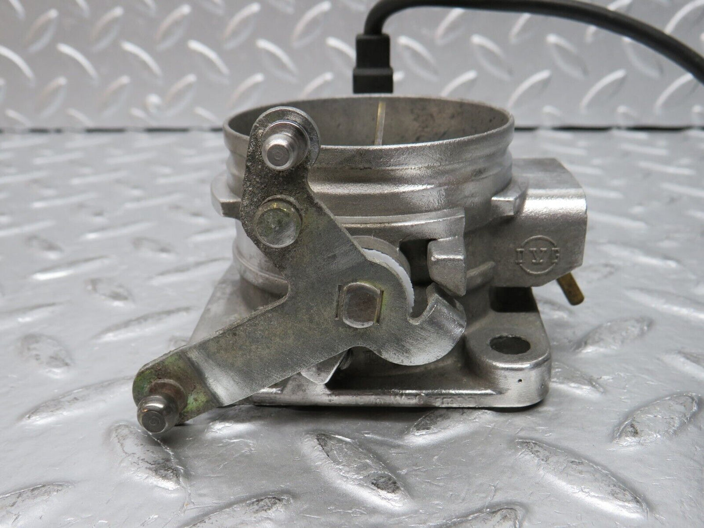 31742 Mercedes-Benz W201 190LE 1.8L Throttle Body Valve & Switch 0011409053