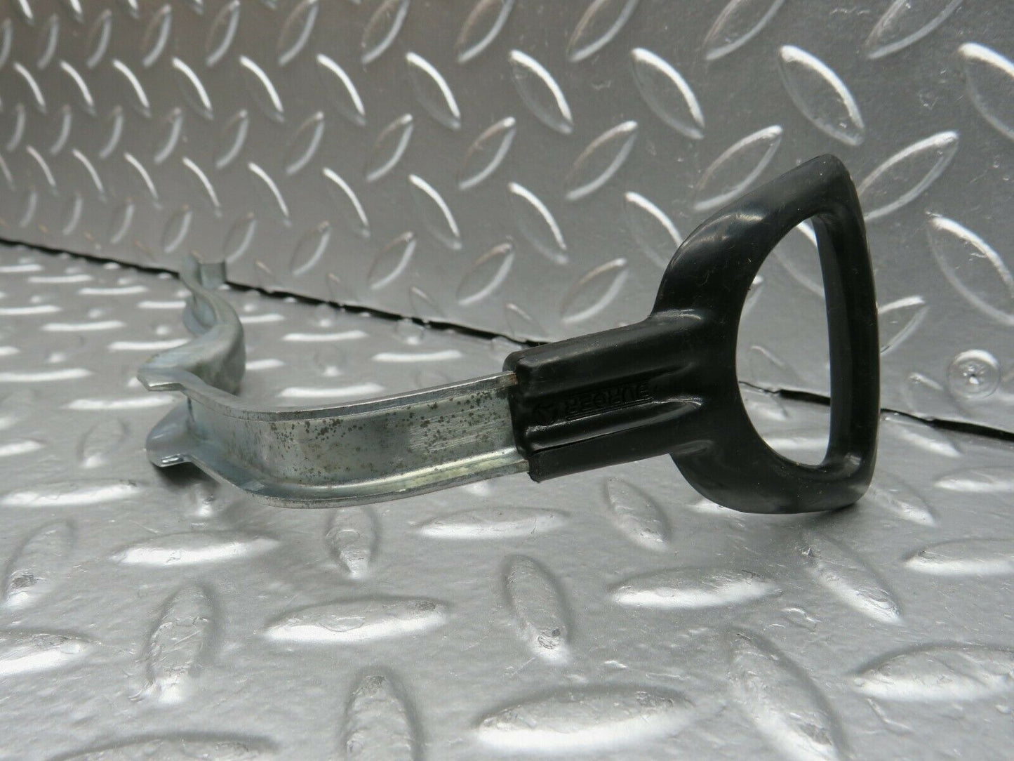 22303 Mercedes-Benz S123 280TE Wagon Front Right Height Adjusting Handle