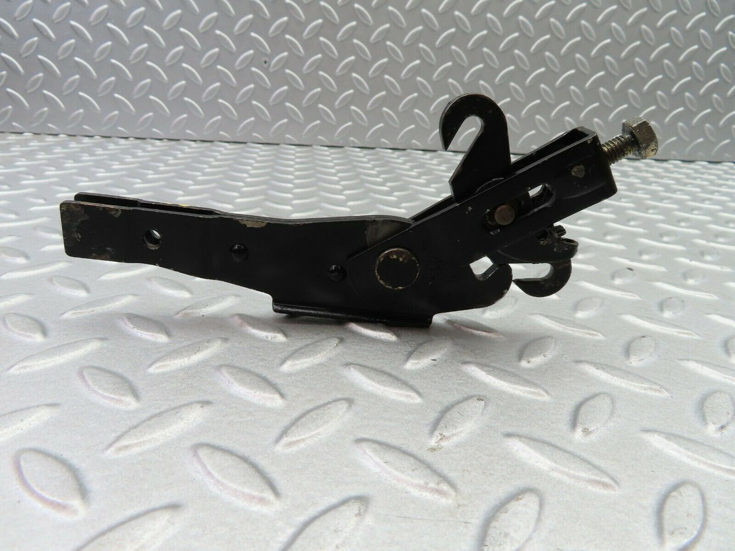 6304 Mercedes-Benz W126 380SE Handbrake Adjusting Handbrake Regulator