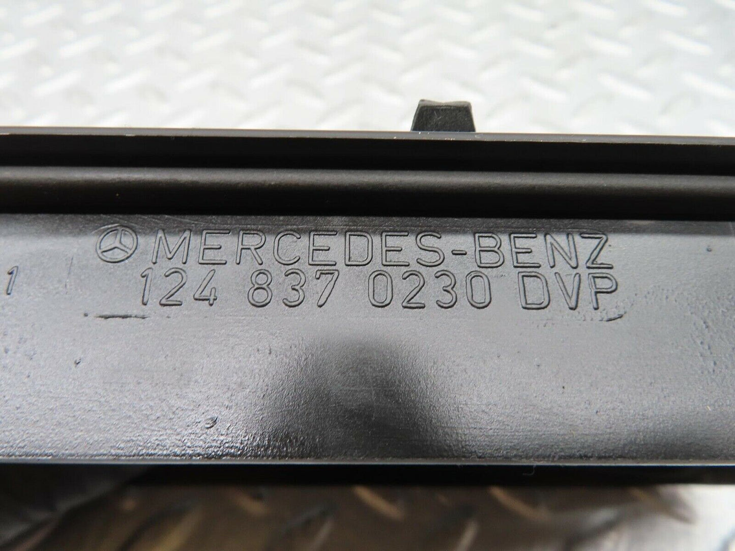 16202 Mercedes-Benz W124 260E Rear Air Intake Vent 1248370230