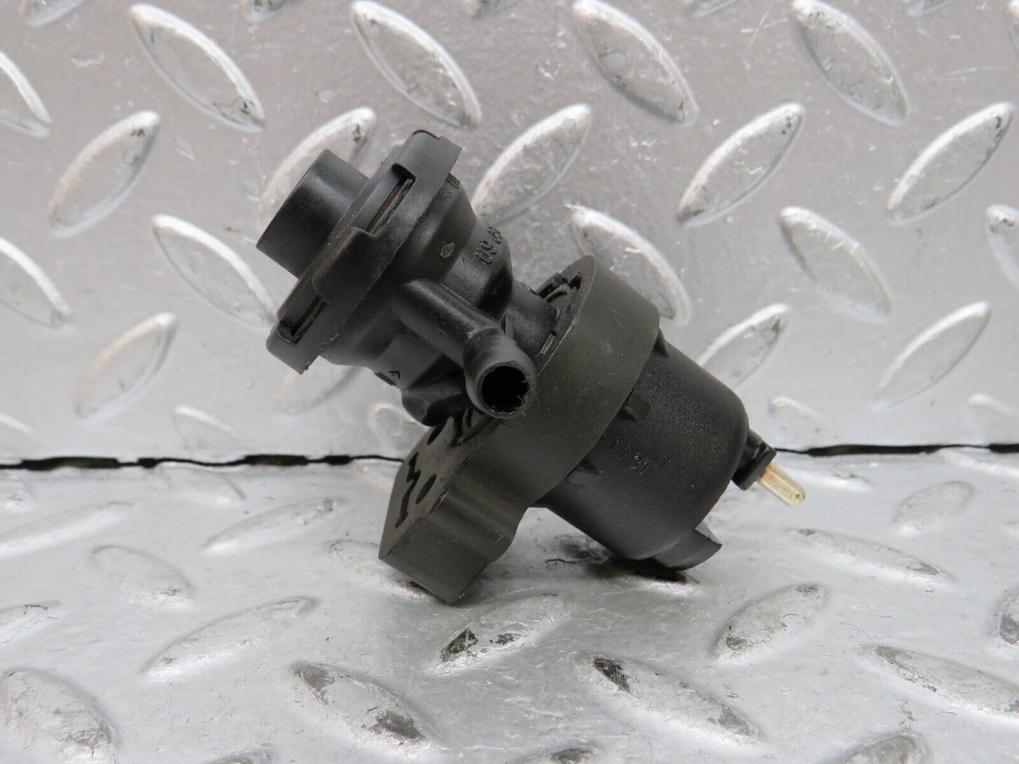29114 Mercedes-Benz C124 320CE Coupe Fuel Regeneration Vacuum Valve 0011408060