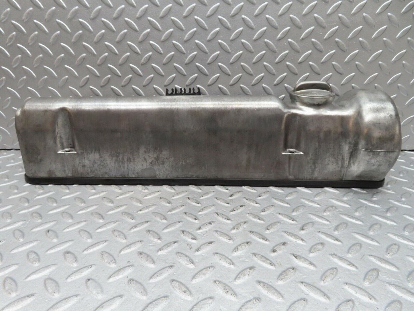 16529 Mercedes-Benz C107 350SLC Coupe Cylinder Head Valve Cover Right 1160161905