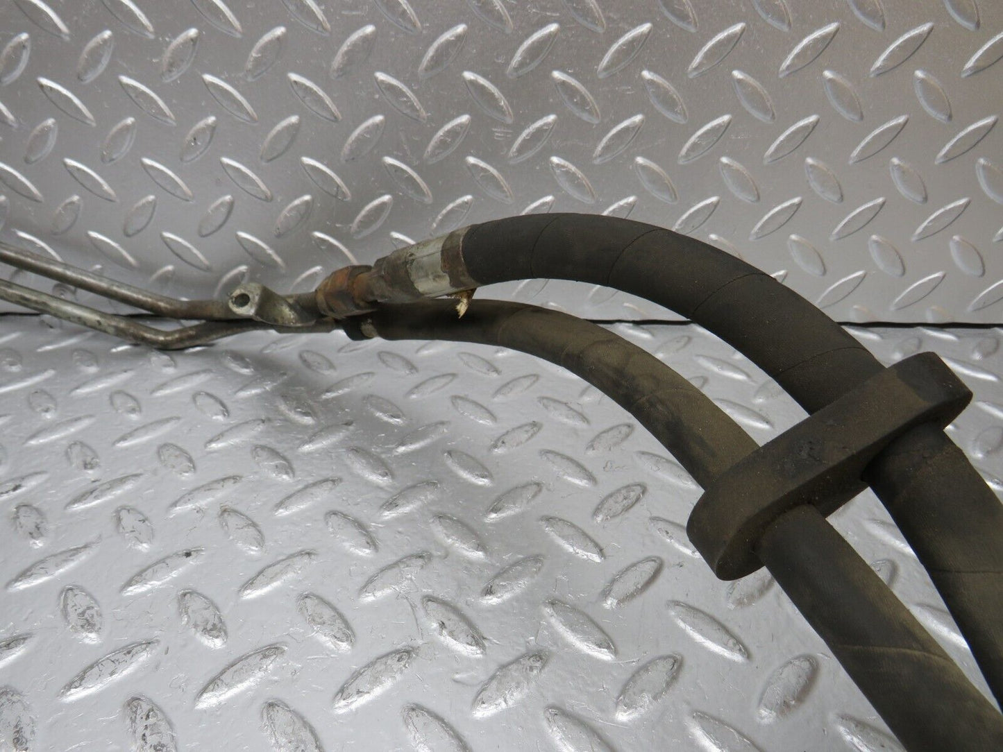 30566 Mercedes-Benz W124 230E Power Steering Pump Oil Pipe Hose