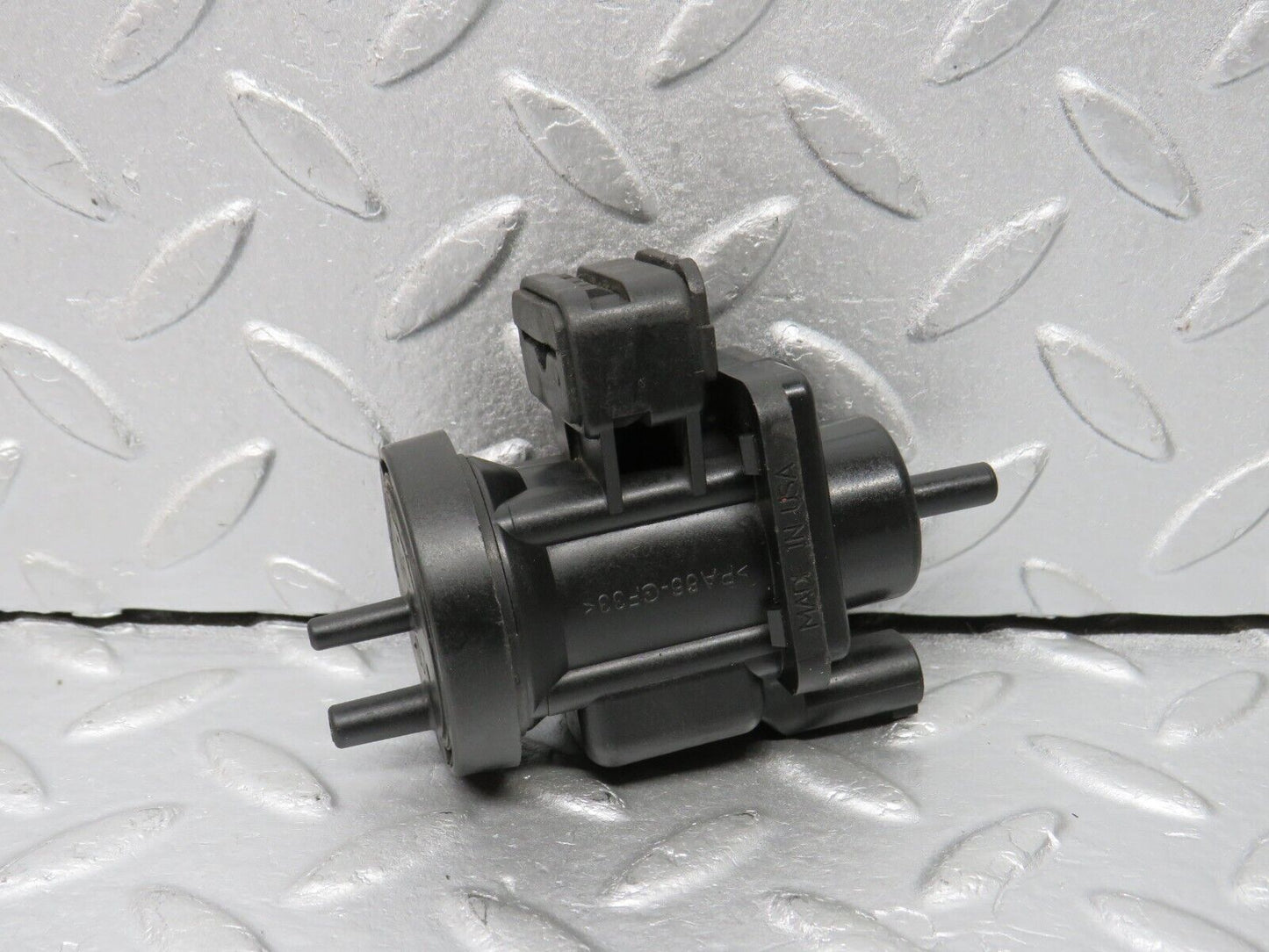 38793 Mercedes-Benz W201 190E 2.6L Vacuum Pressure Converter 0005450427