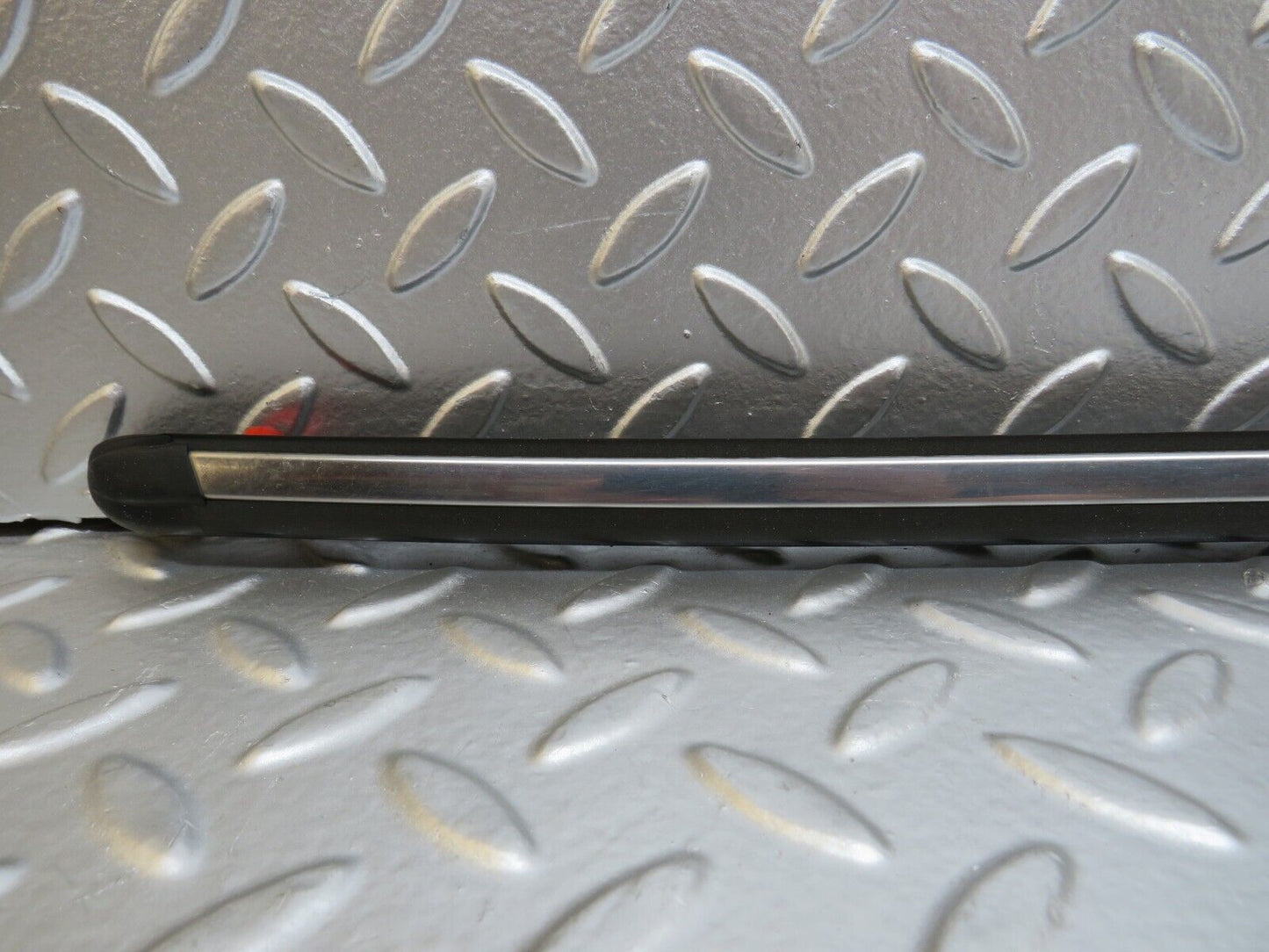27109 Mercedes-Benz W123 280E Front Left Fender Wing Centre Moulding Trim