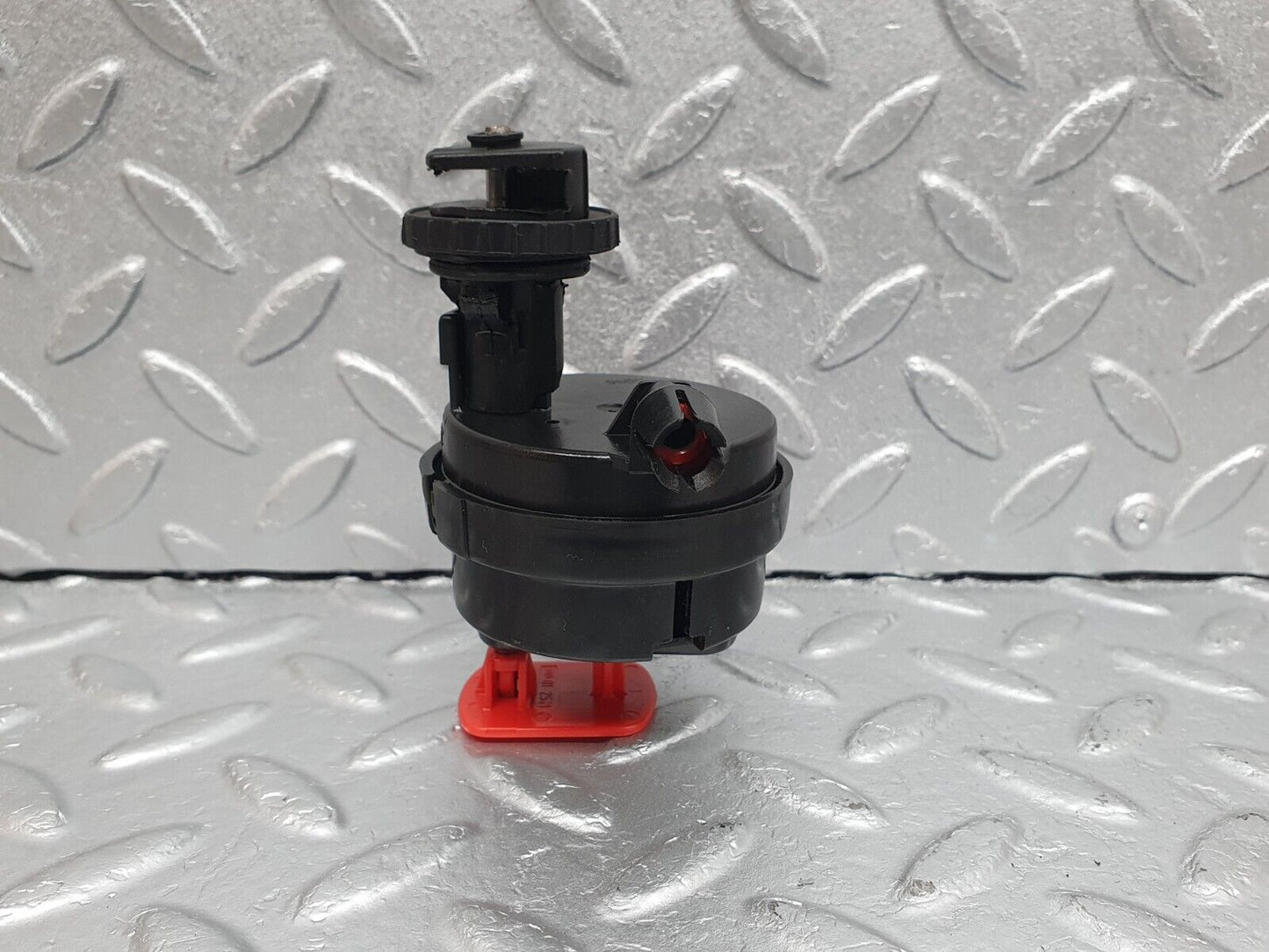 41917 Mercedes-Benz W202 C200 Fuel Tank Flap Cap Vacuum Actuator