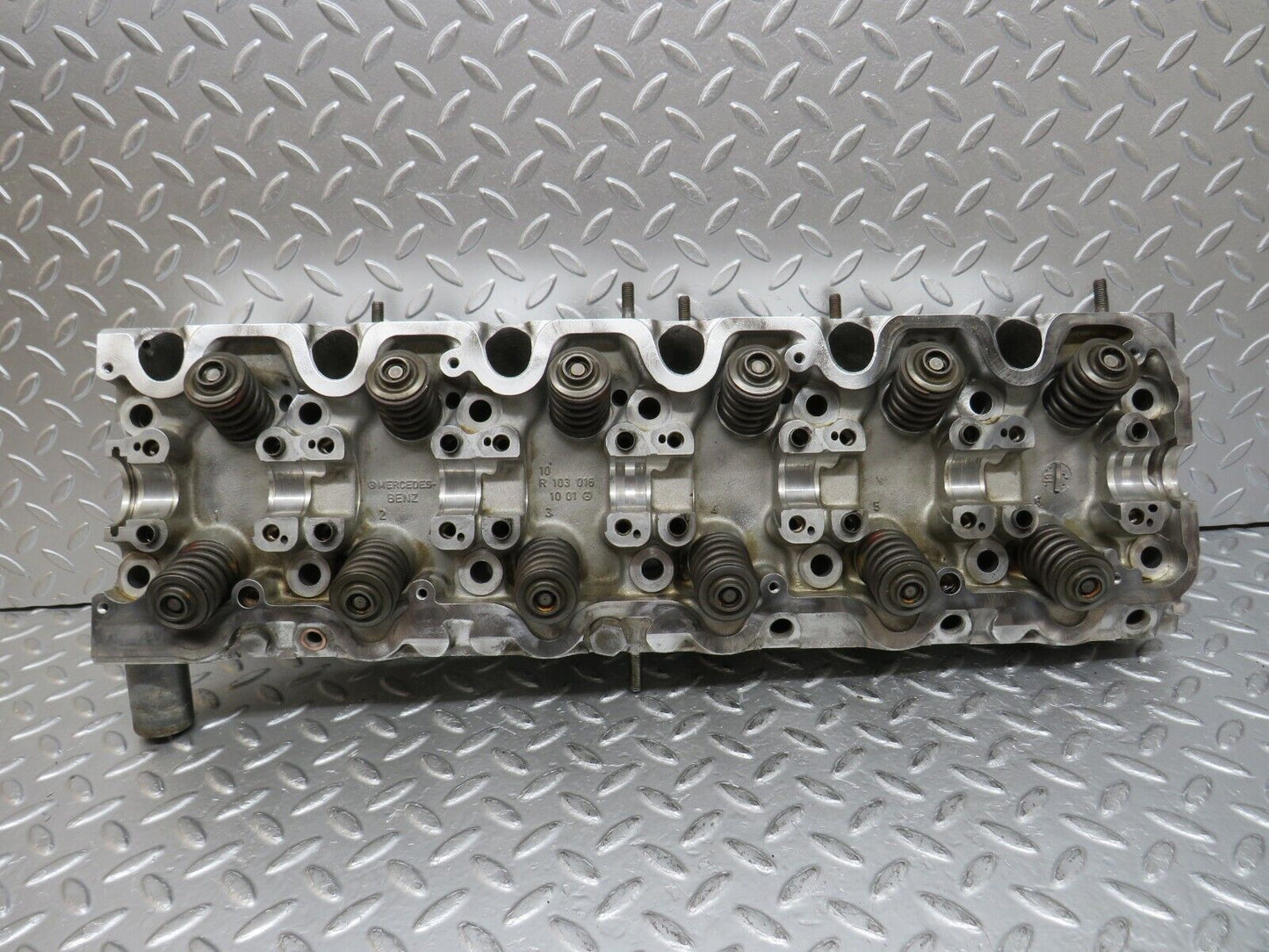 32692 Mercedes-Benz S124 300TE Wagon Cylinder Head 1030161001