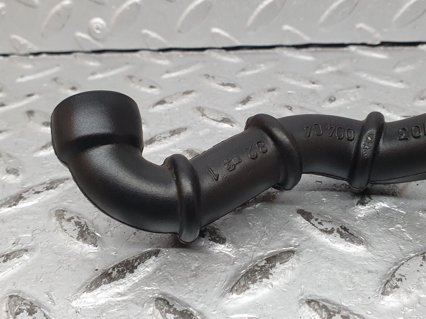 41249 Mercedes-Benz W126 300SE Air Intake Hose Pipe 1030940482