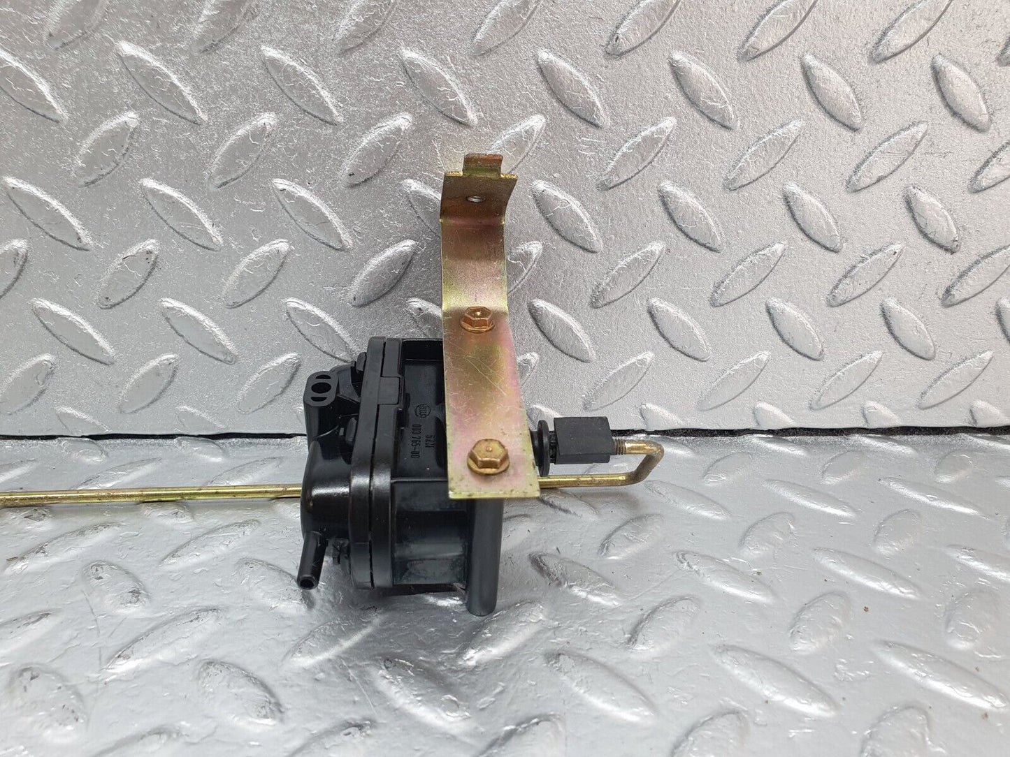 43680 Mercedes-Benz C126 380SEC Coupe Fuel Tank Flap Cap Vacuum Actuator