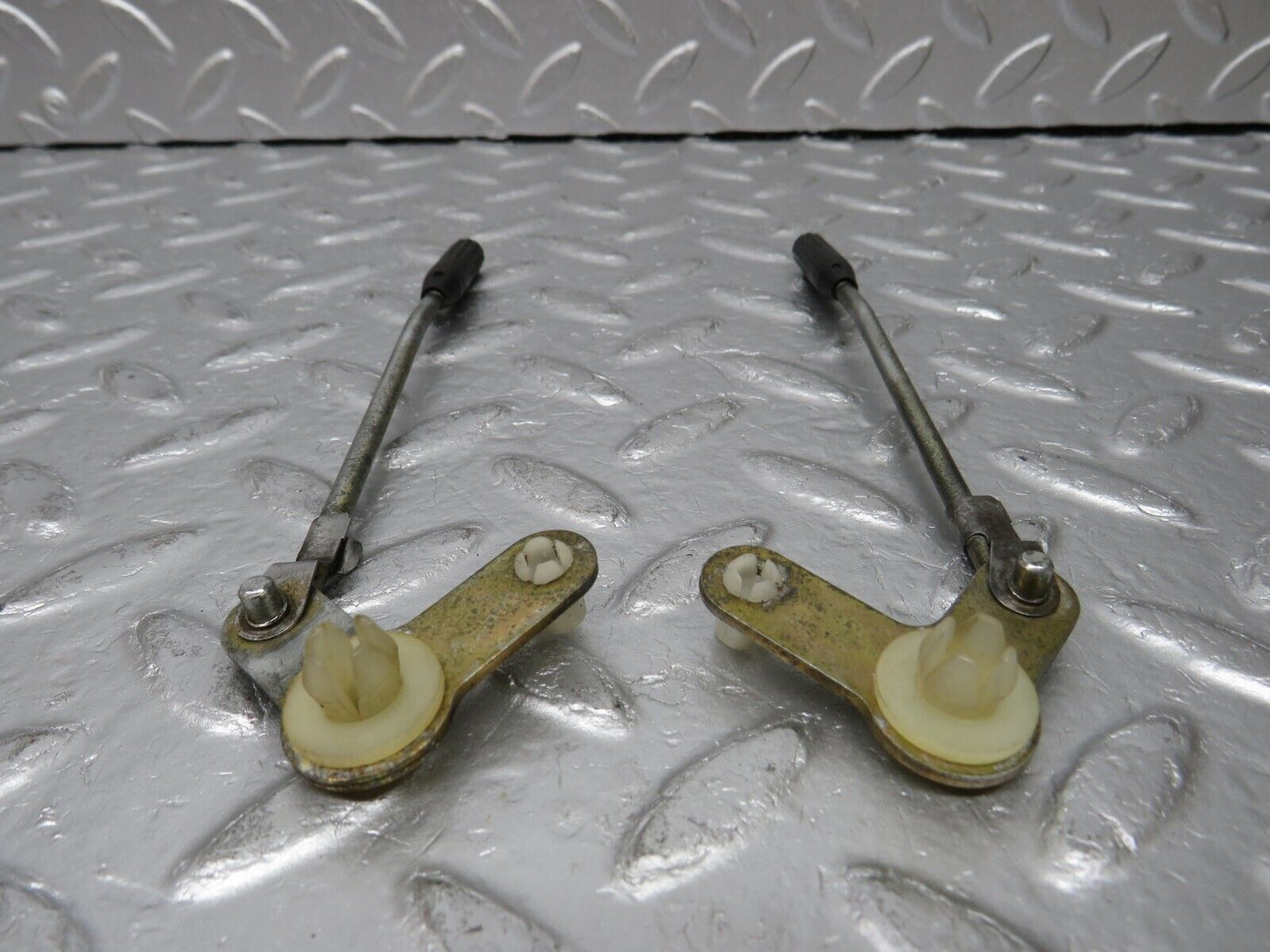 34356 Mercedes-Benz C126 380SEC Coupe Rear Door Lock Knob Pair