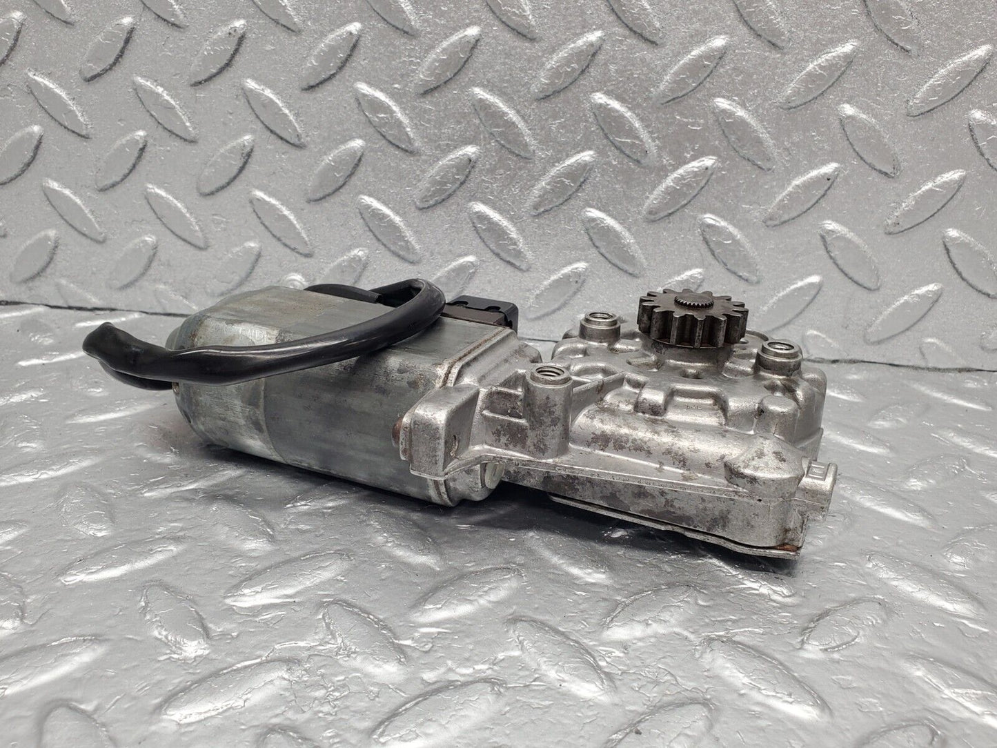 46380 Mercedes-Benz C123 280CE Coupe Rear Right Window Regulator Motor 0130821021