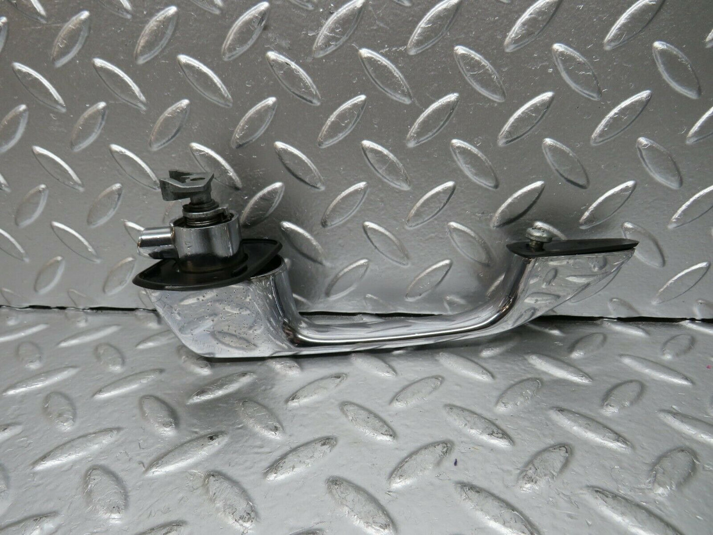 24458 Mercedes-Benz W108 Door Handle Front Right No Key 1087661401