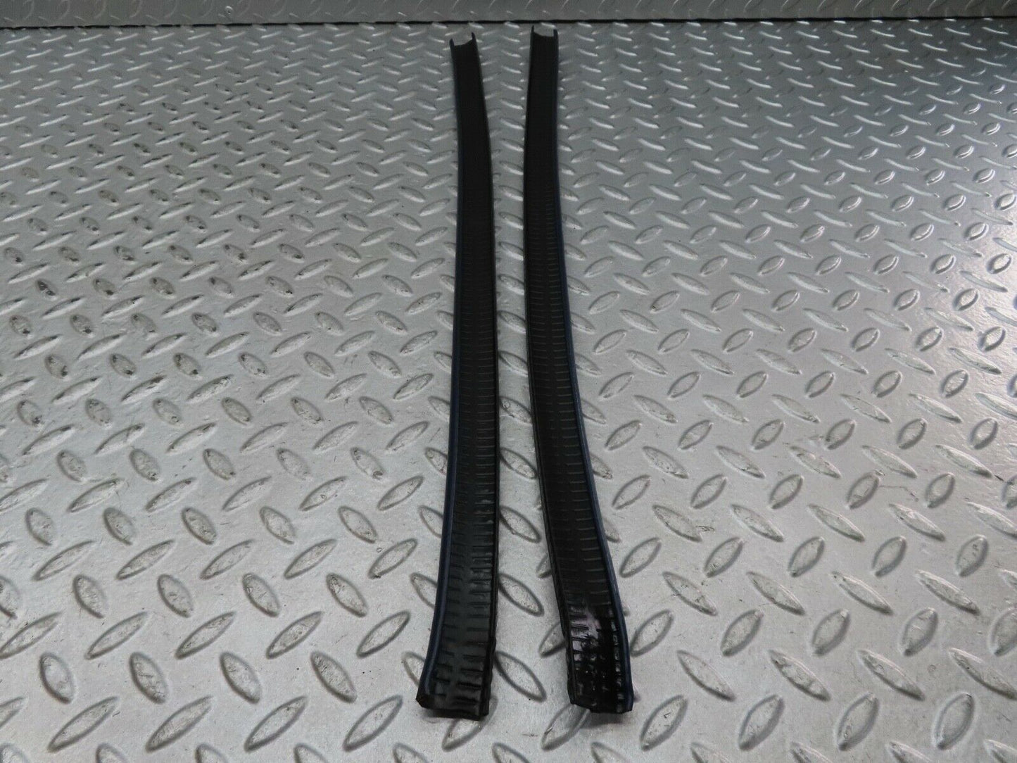 17520 Mercedes-Benz W116 450SEL Rear Door Inner Top Seal Pair Blue