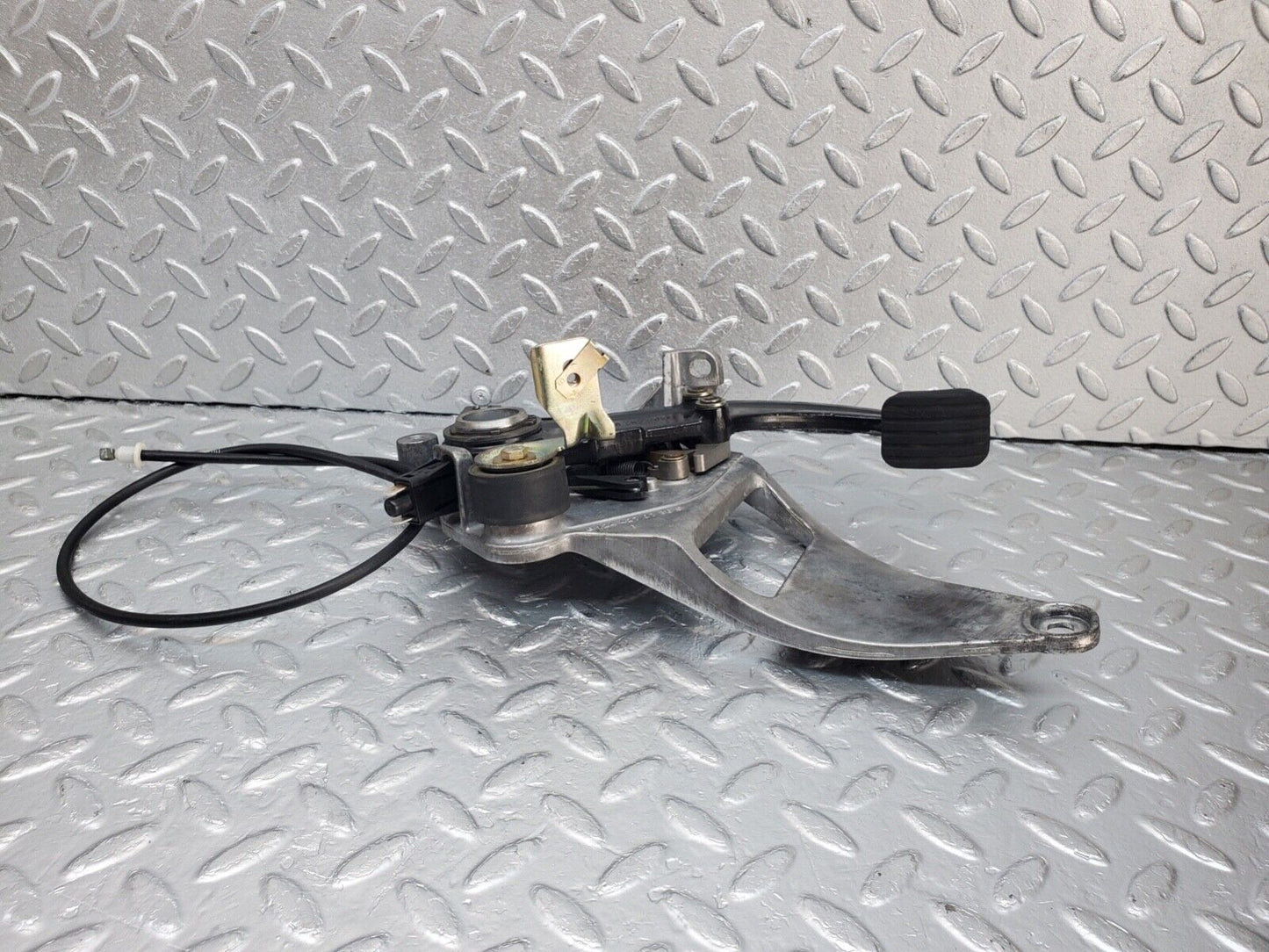 44590 Mercedes-Benz W124 220E Parking Brake Pedal 1244270736 1244270801