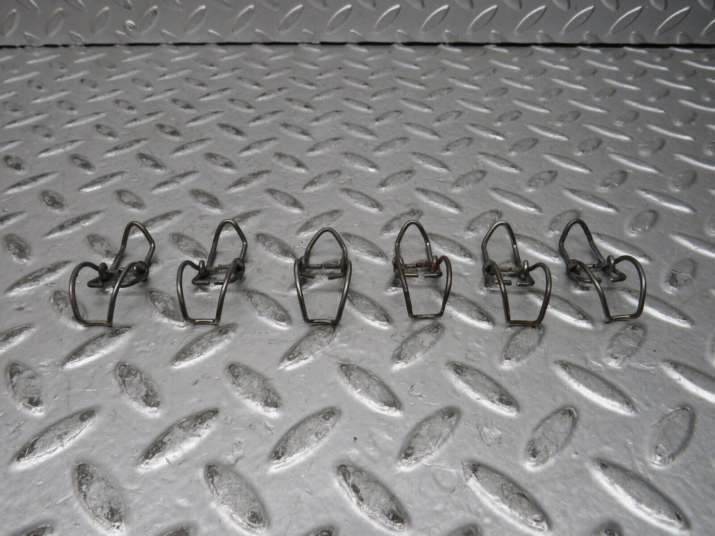 28851 Mercedes-Benz W123 230E Air Filter Box Housing Clip Set 6x