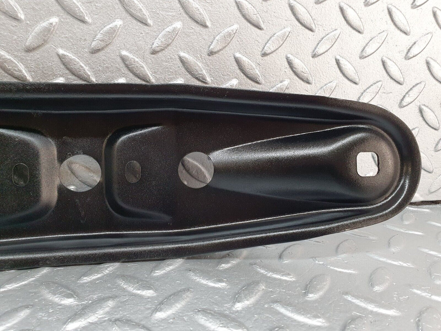 41497 Mercedes-Benz W124 200E Gearbox Mount Bracket