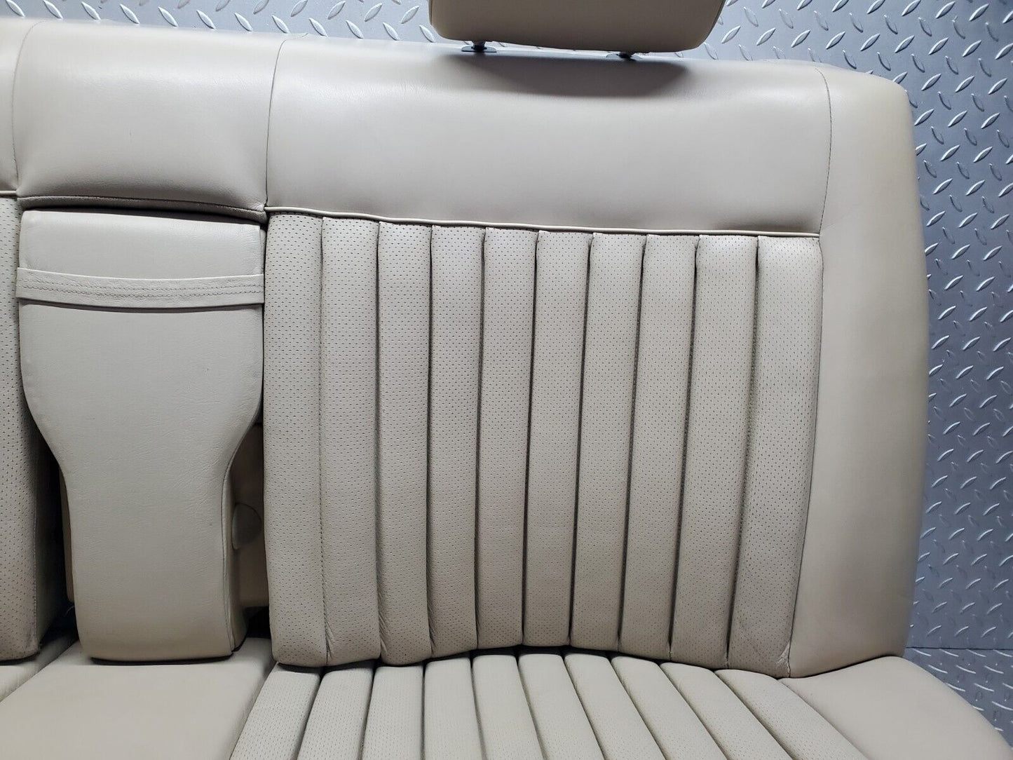45866 Mercedes-Benz W126 420SE Rear Seat Leather Beige 1269200750 1269201716