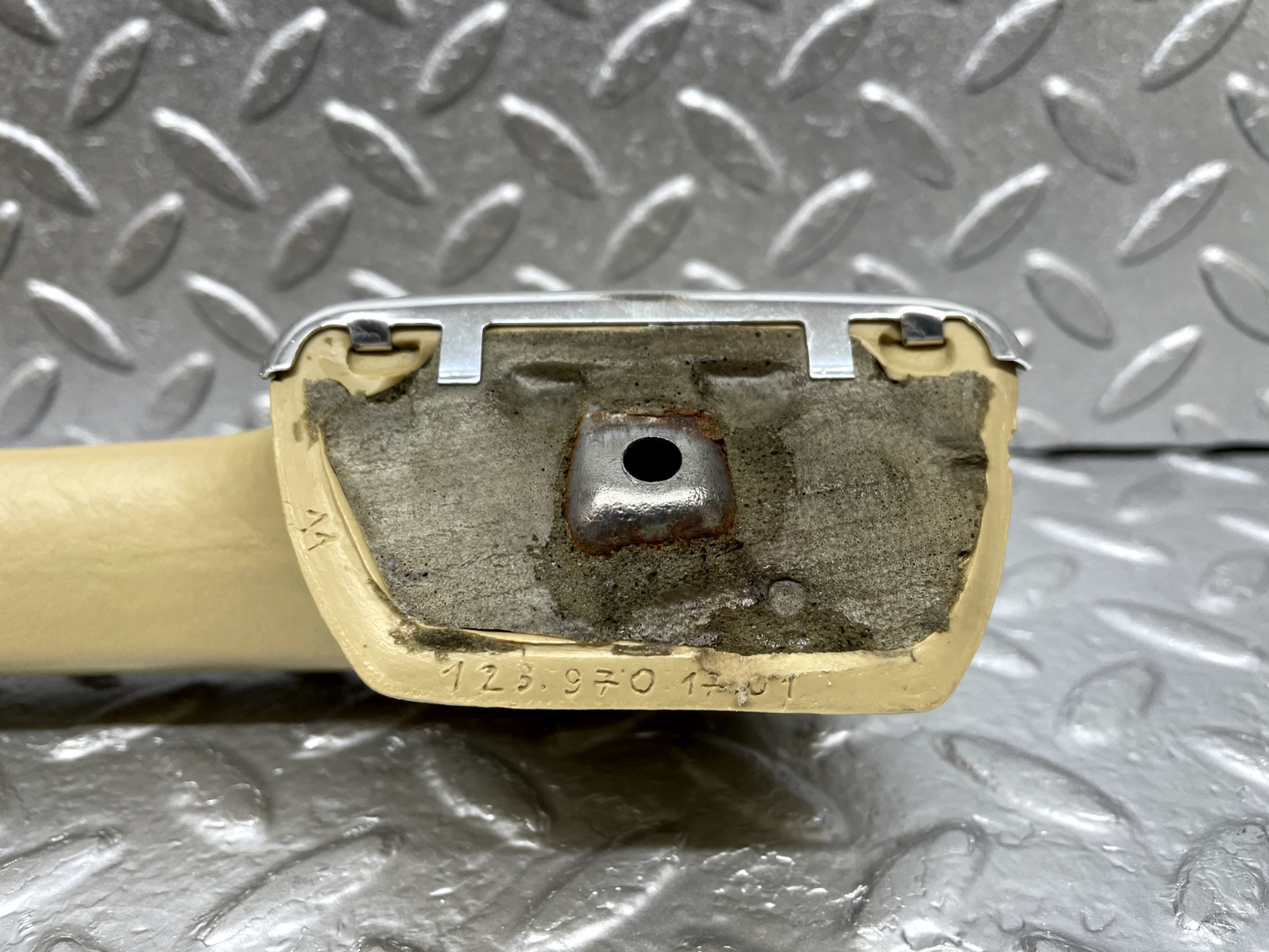 44261 Mercedes-Benz W123 280E Interior Door Handle Beige Left 1239701701