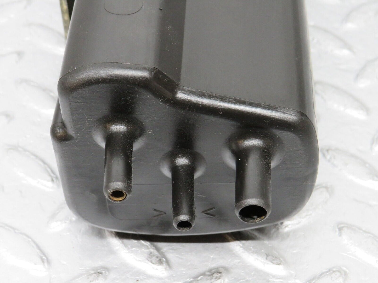 38809 Mercedes-Benz W201 190E 2.6L Fuel Vapor Charcoal Filter 2014700259 4900065902