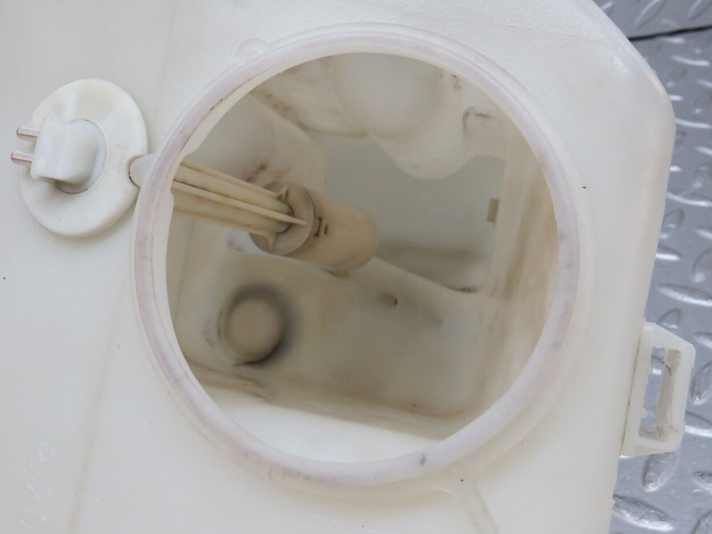 33524 Mercedes-Benz W202 C180 Windscreen Washer Fluid Reservoir 2028690020