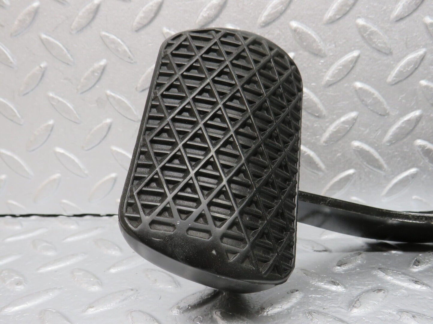 39449 Mercedes-Benz R129 320SL Coupe Brake Pedal With Rubber 1232910082