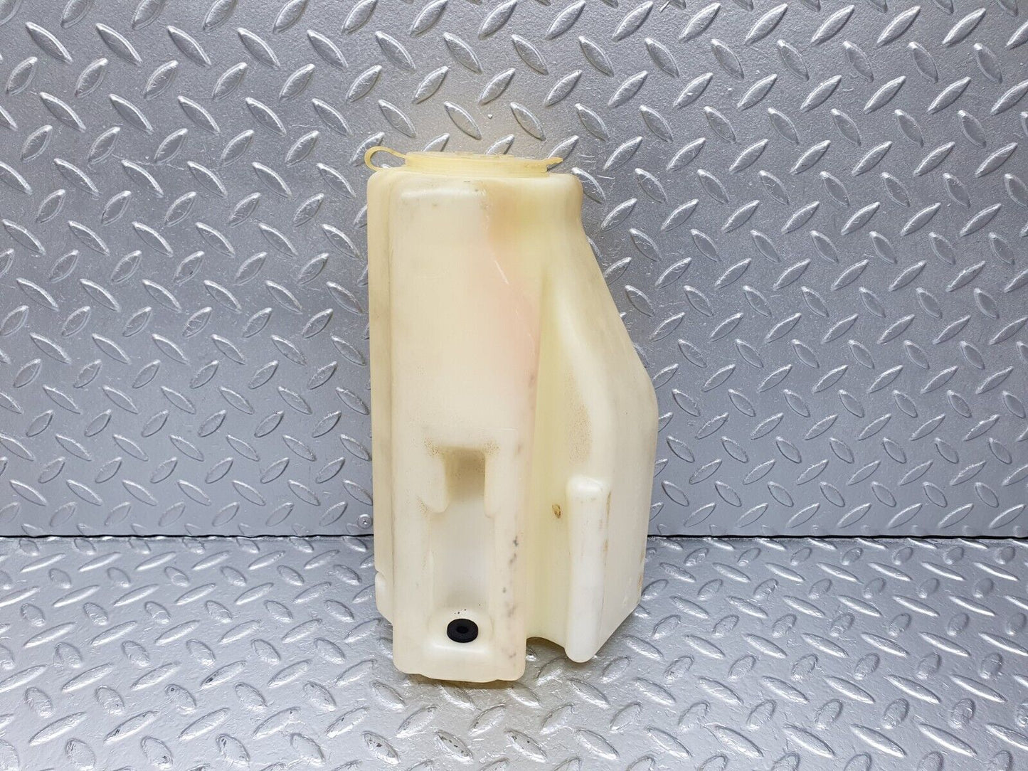 40814 Mercedes-Benz W123 300D Windscreen Washer Fluid Reservoir 1238690720 1238690072