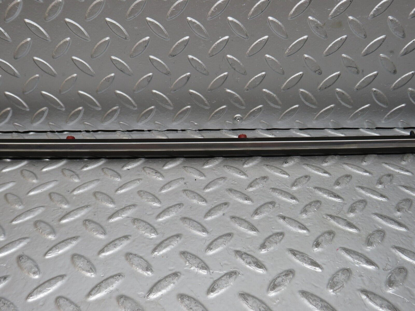 27960 Mercedes-Benz W123 280E Front Left Fender Wing Centre Moulding Trim