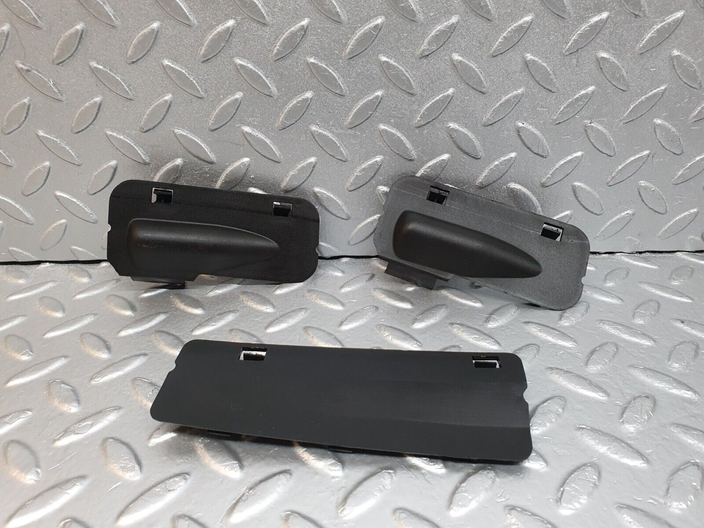 41975 Mercedes-Benz W202 C200 Windscreen Washer Nozzle Cover Trim 2028890025