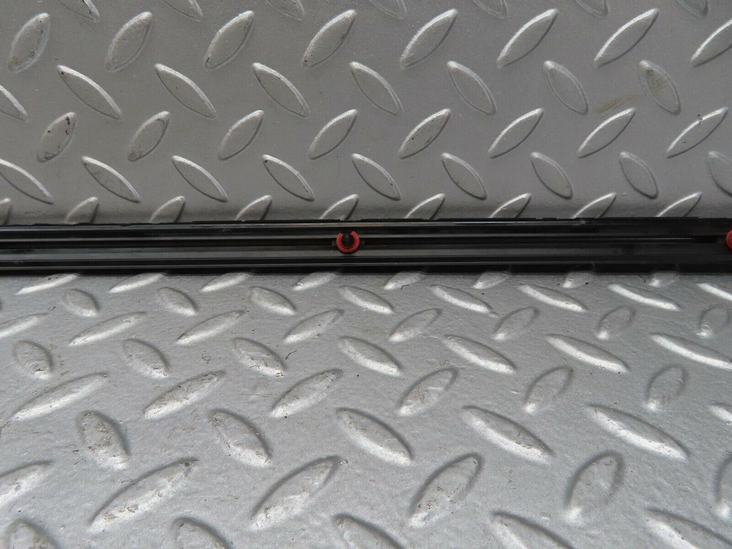 13443 Mercedes-Benz W123 200 Front Right Fender Centre Moulding Trim