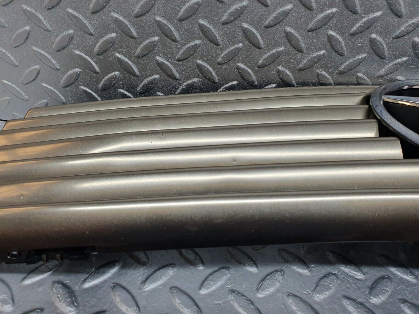 42175 Mercedes-Benz R129 320SL Coupe Bonnet Grill 1298800185