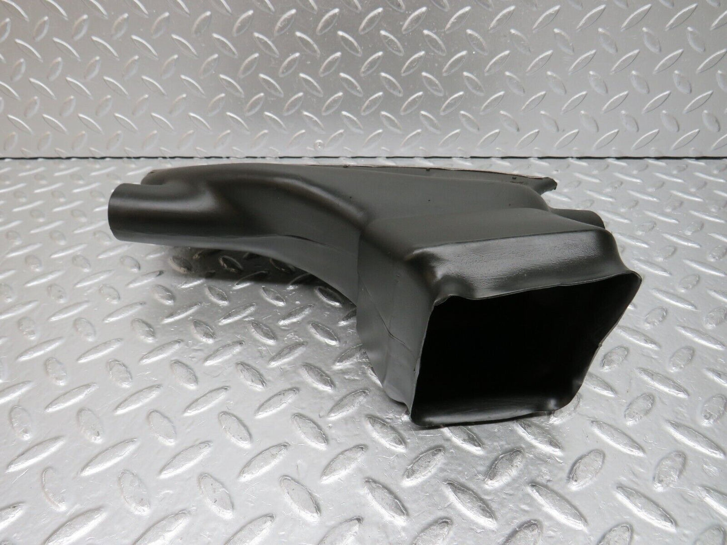 0032 Mercedes-Benz W116 350SE Ventilation Air Duct