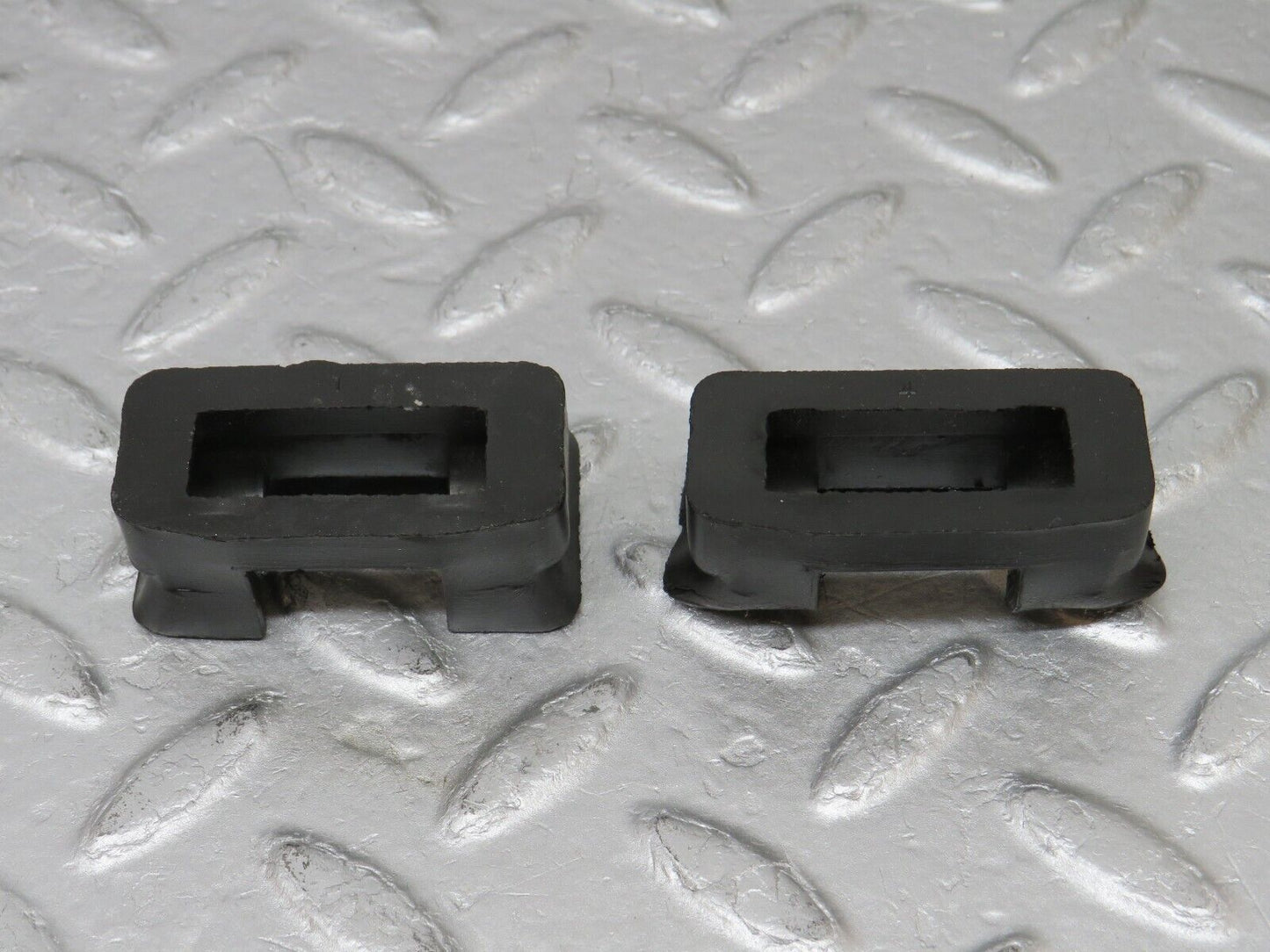 36586 Mercedes-Benz W201 190E 2.0L Door Check Strap Rubber Seal 2x 2017270430