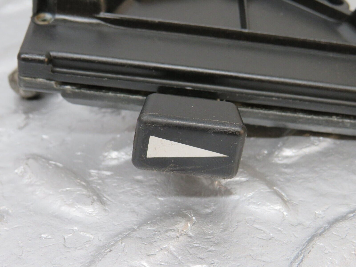 39834 Mercedes-Benz R107 350SL Air Vent Control Lever Centre