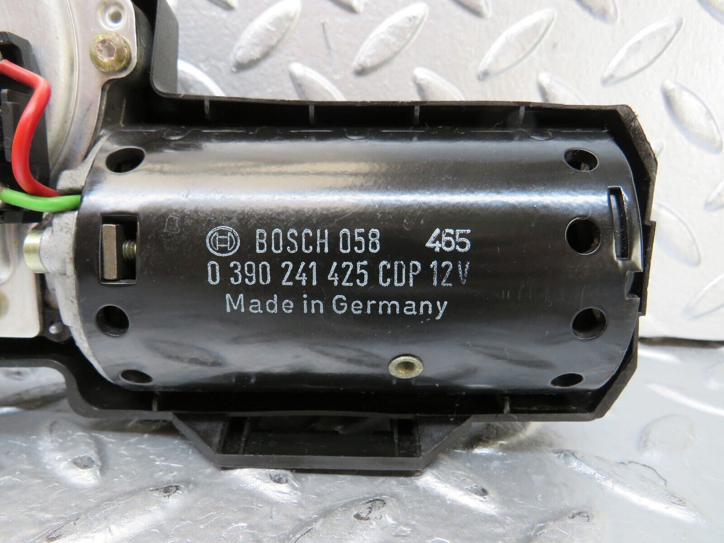 25766 Mercedes-Benz W124 280E Wiper Motor Bosch 0390241425 with cover
