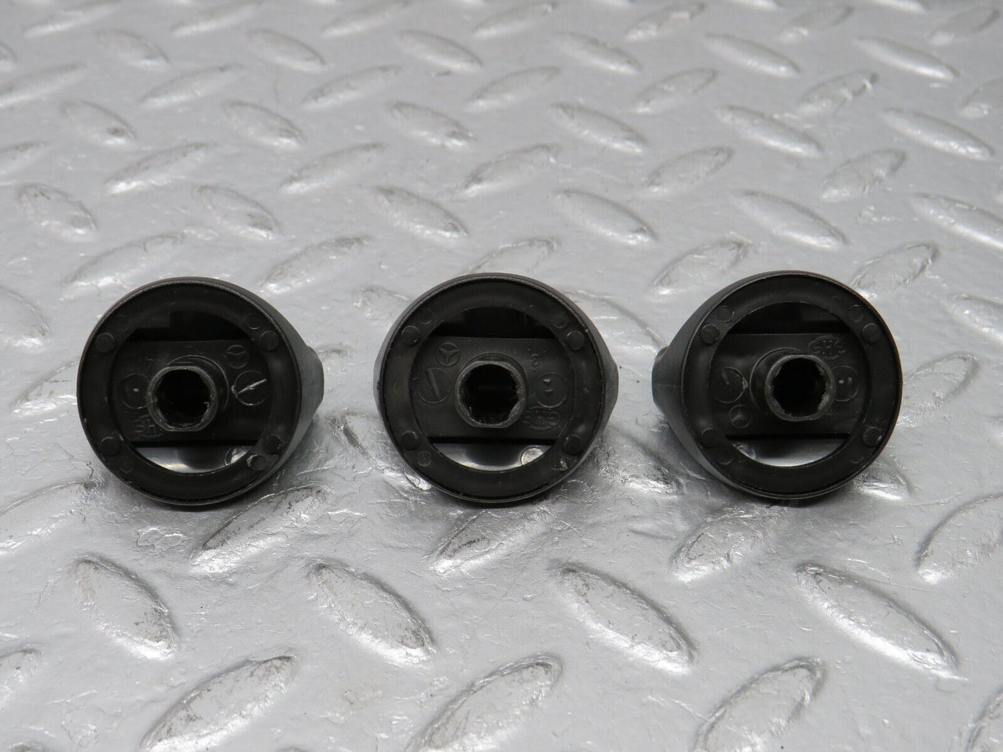 38845 Mercedes-Benz W201 190E 2.6L Heater Control Knob Set