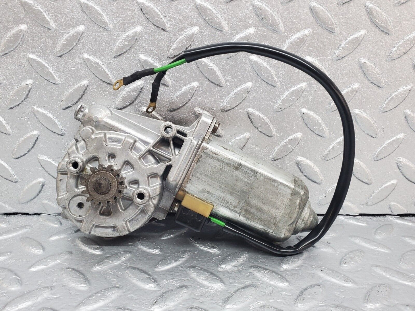 44292 Mercedes-Benz W123 280E Front Right Window Regulator Motor 0130821019