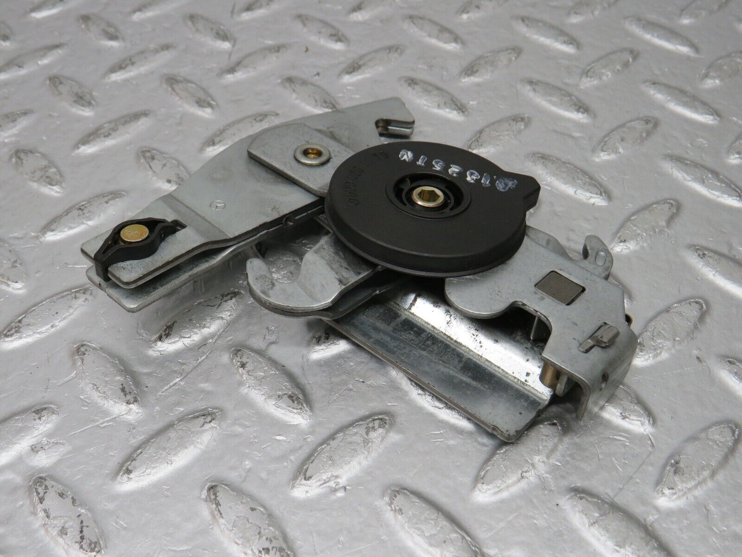 33471 Mercedes-Benz W202 C180 Handbrake Adjusting Regulator 0004200779