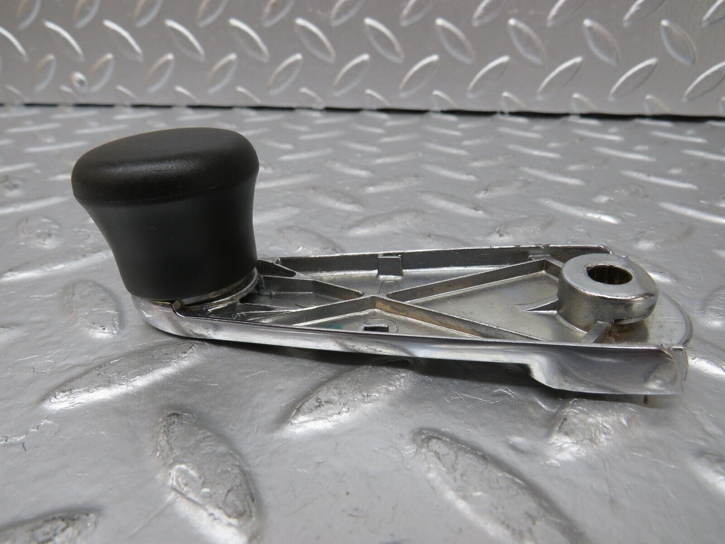 25542 Mercedes-Benz W123 200 Window Lifter Crank Handle