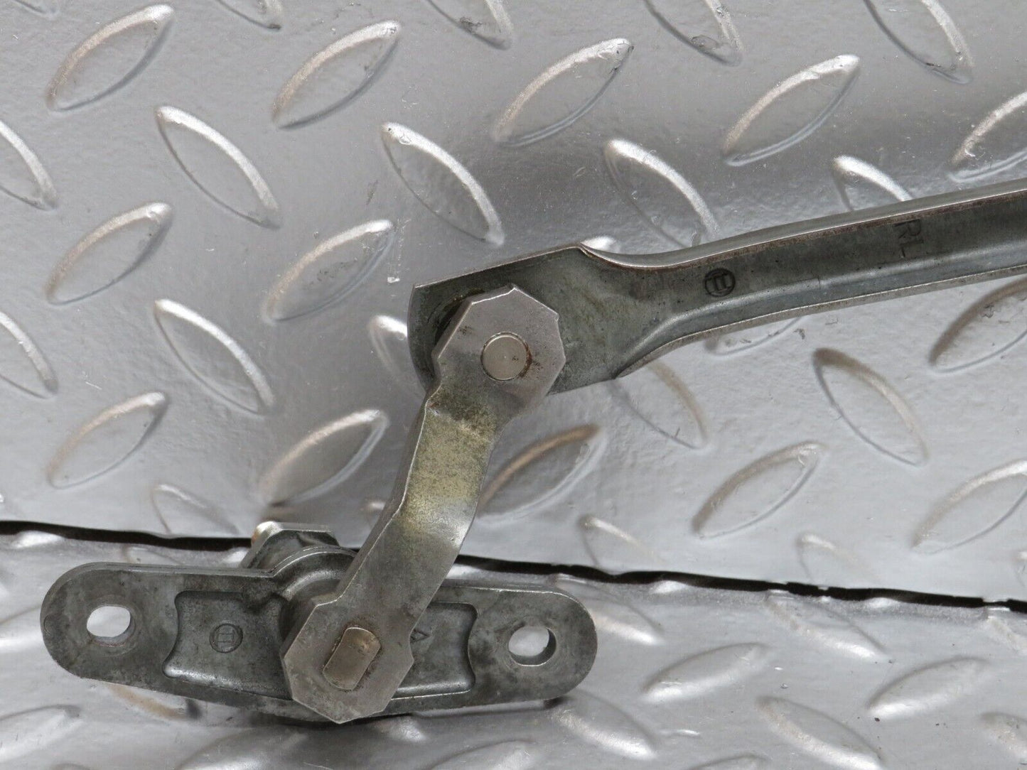 28074 Mercedes-Benz W123 280E Windscreen Wiper Linkage