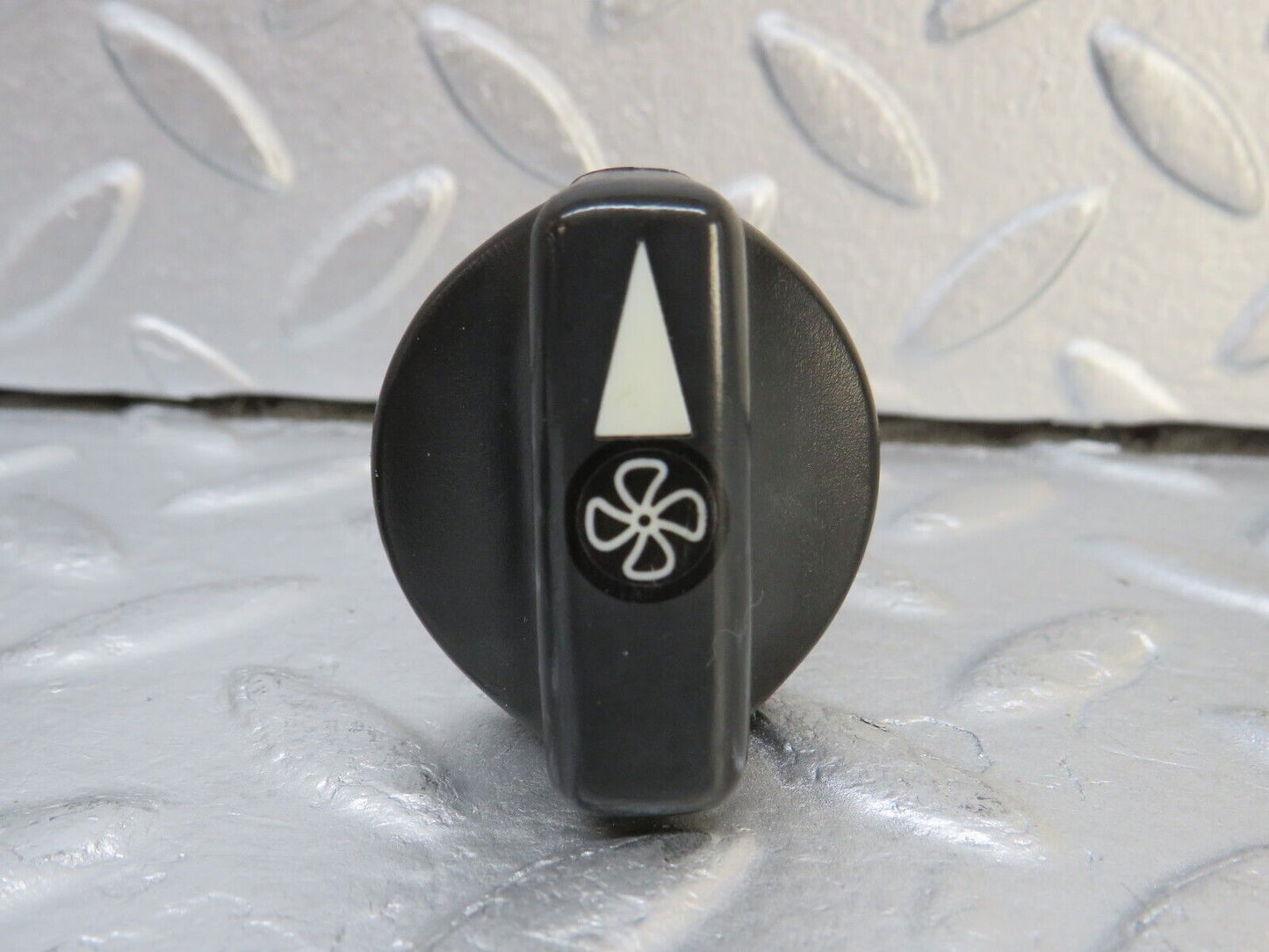 37000 Mercedes-Benz C126 420SEC Coupe Heater Control Knob Pair