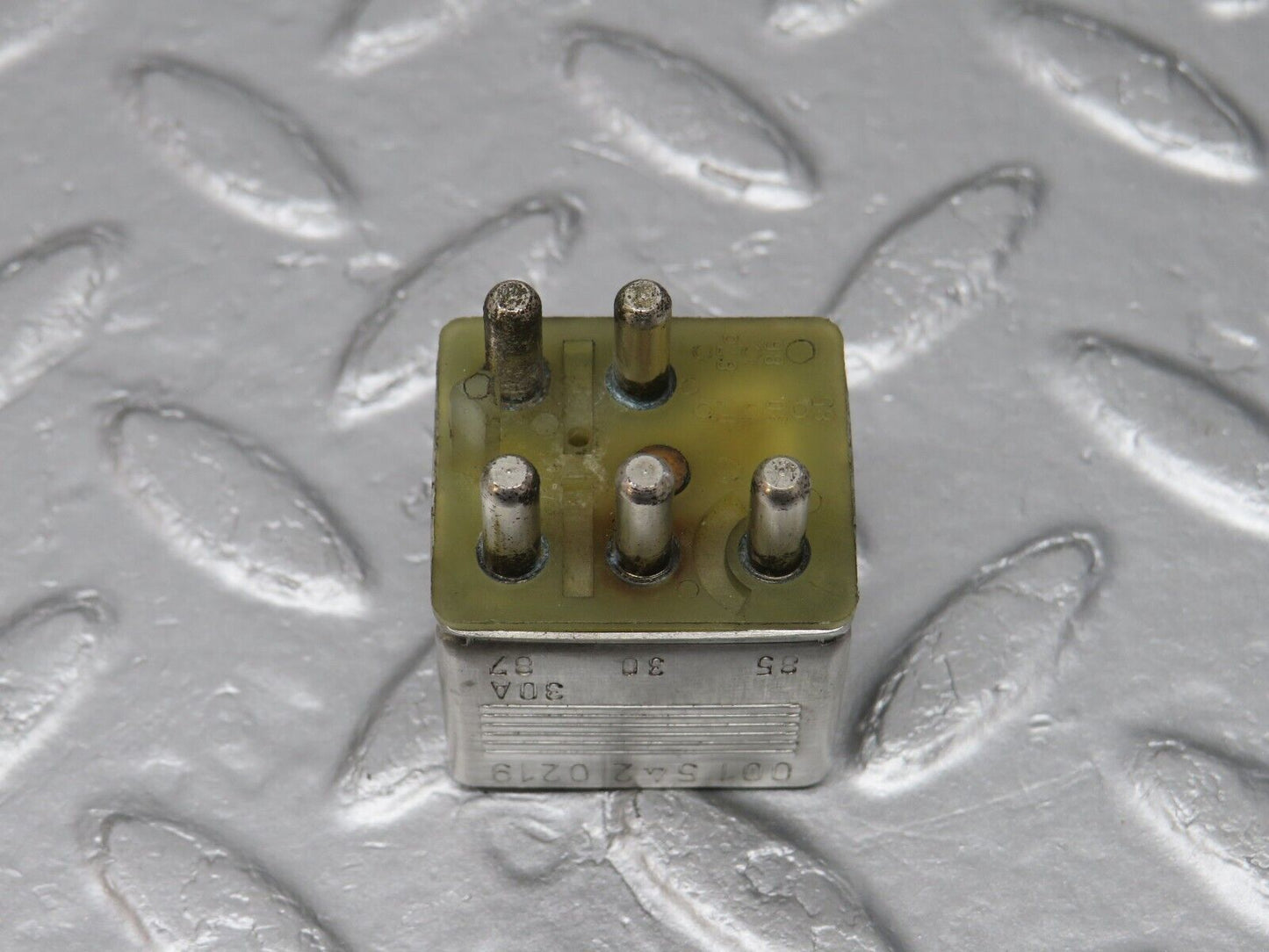 40687 Mercedes-Benz W123 300D Multi Purpose Relay 0015420219