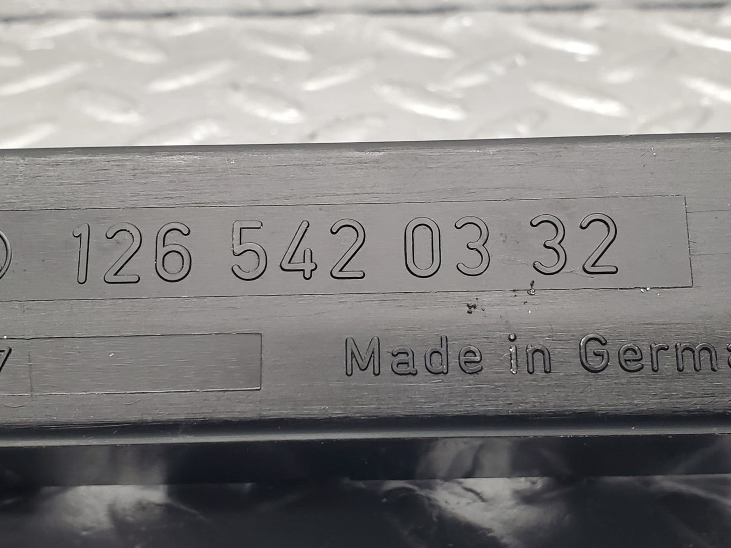 46895593