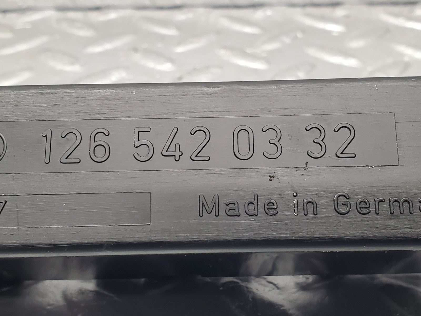 46895593