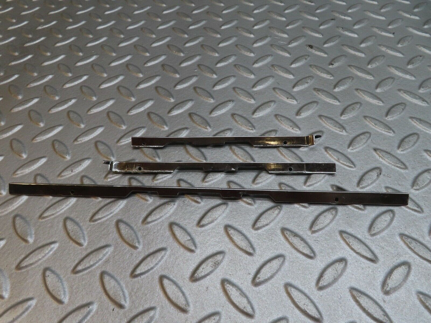 17886 Mercedes-Benz W116 450SEL Dashboard Chrome Trim