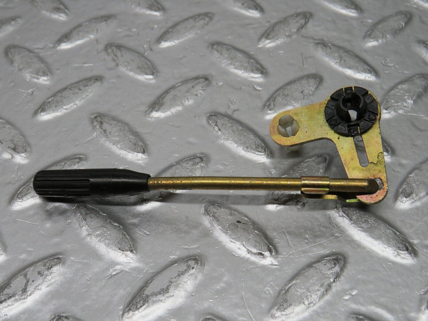 31400 Mercedes-Benz S124 220TE Wagon Rear Door Lock Knob Pair