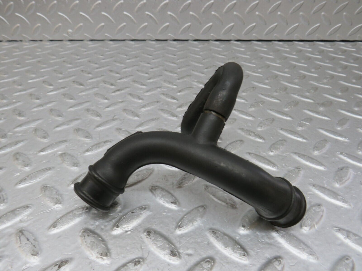 35420 Mercedes-Benz R107 280SL Air Intake Pipe 1100943882 1100944882