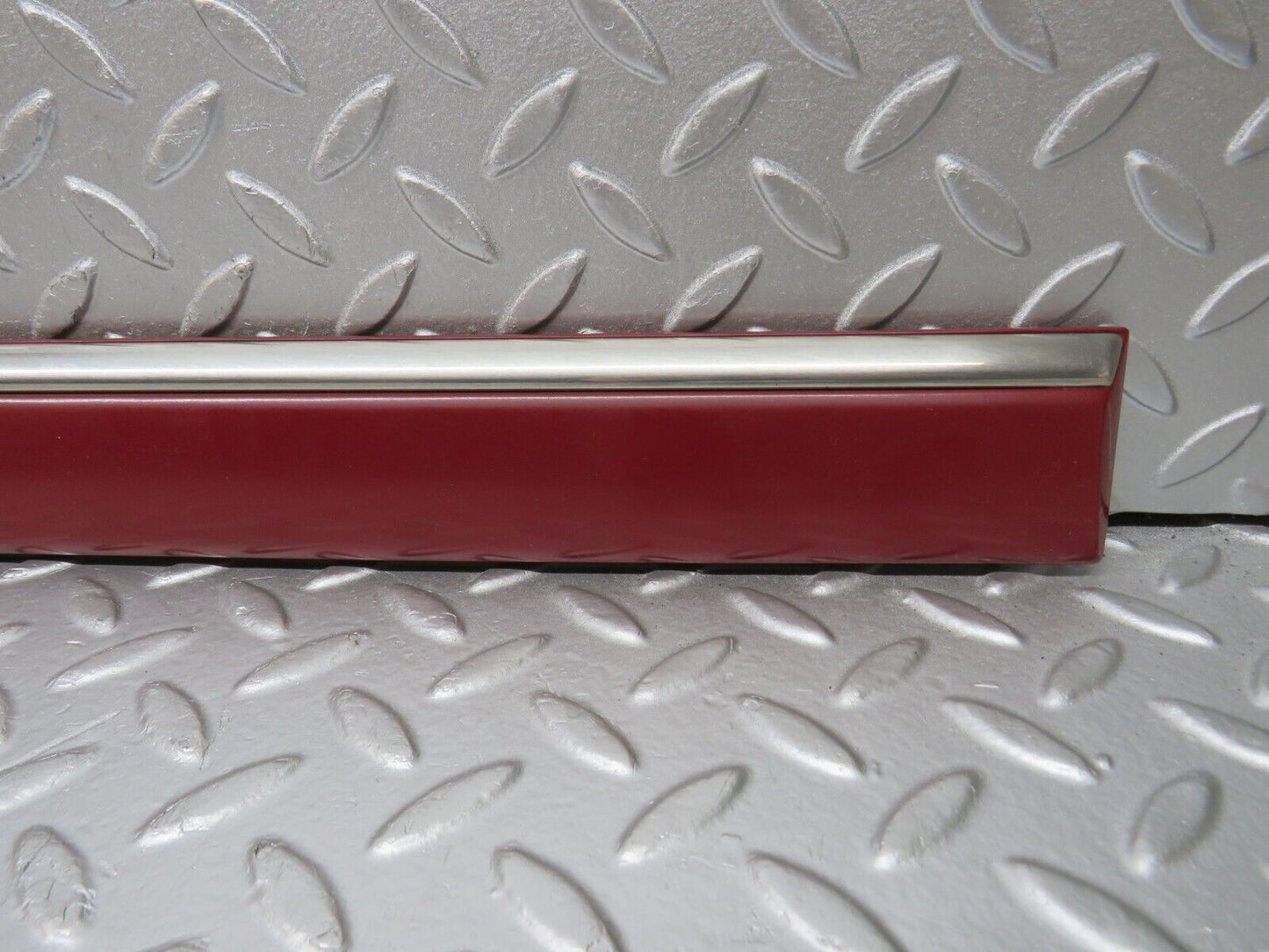 33489 Mercedes-Benz W202 C180 Front Right Door Centre Moulding Trim 2026903062